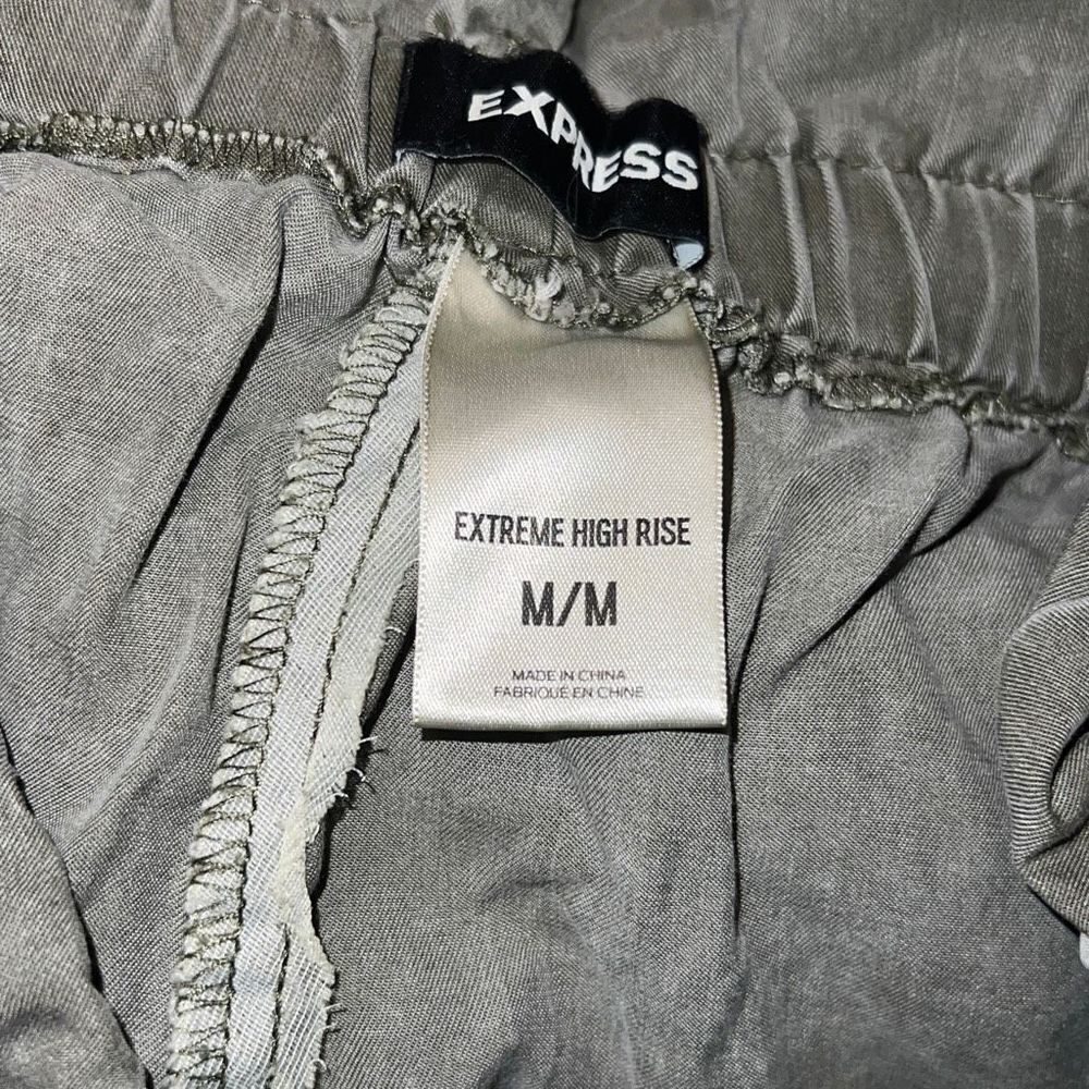 ✨Express Extreme High Rise Green Shorts✨ - Picture 4 of 5
